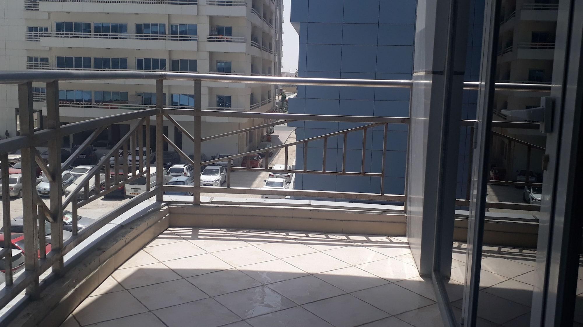 Al Waleed Palace Hotel Apartment Al Barsha Dubaj Zewnętrze zdjęcie