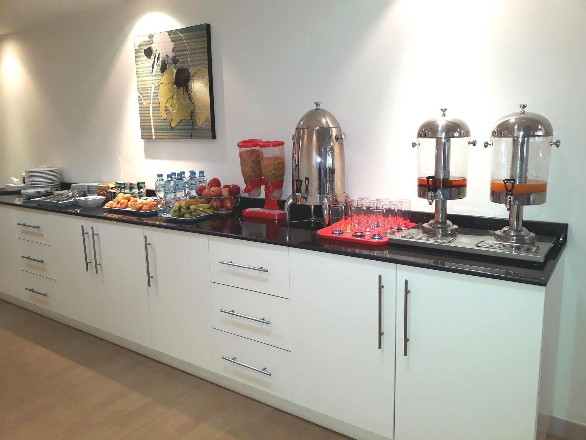 Al Waleed Palace Hotel Apartment Al Barsha Dubaj Zewnętrze zdjęcie
